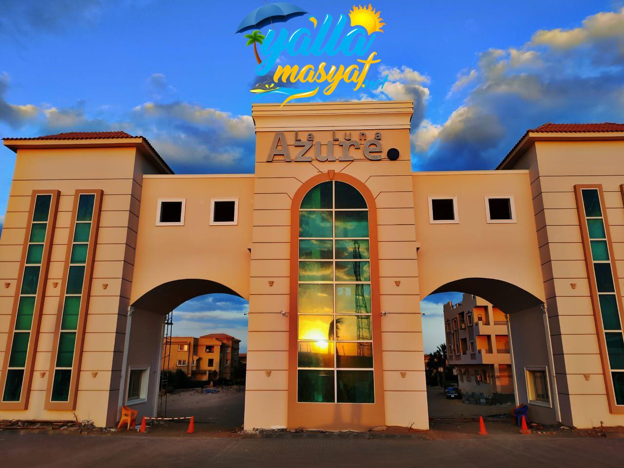 للبيع بـ "لالونا آزور".. شاليه بفيو رائع على البحر وحمامات السباحة